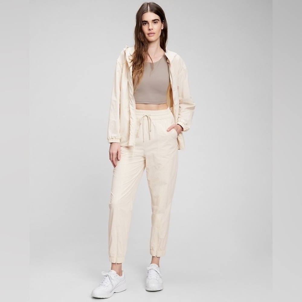 GAP cream crinkle nylon jogger